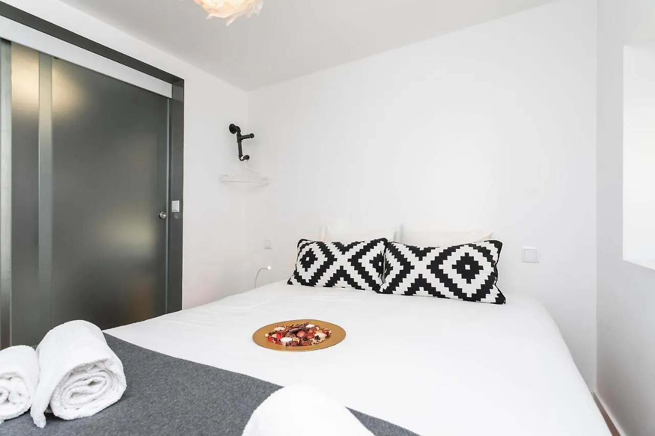 Cosy Alfama Hideout - With Rooftop Terrace Lisbon Apartment