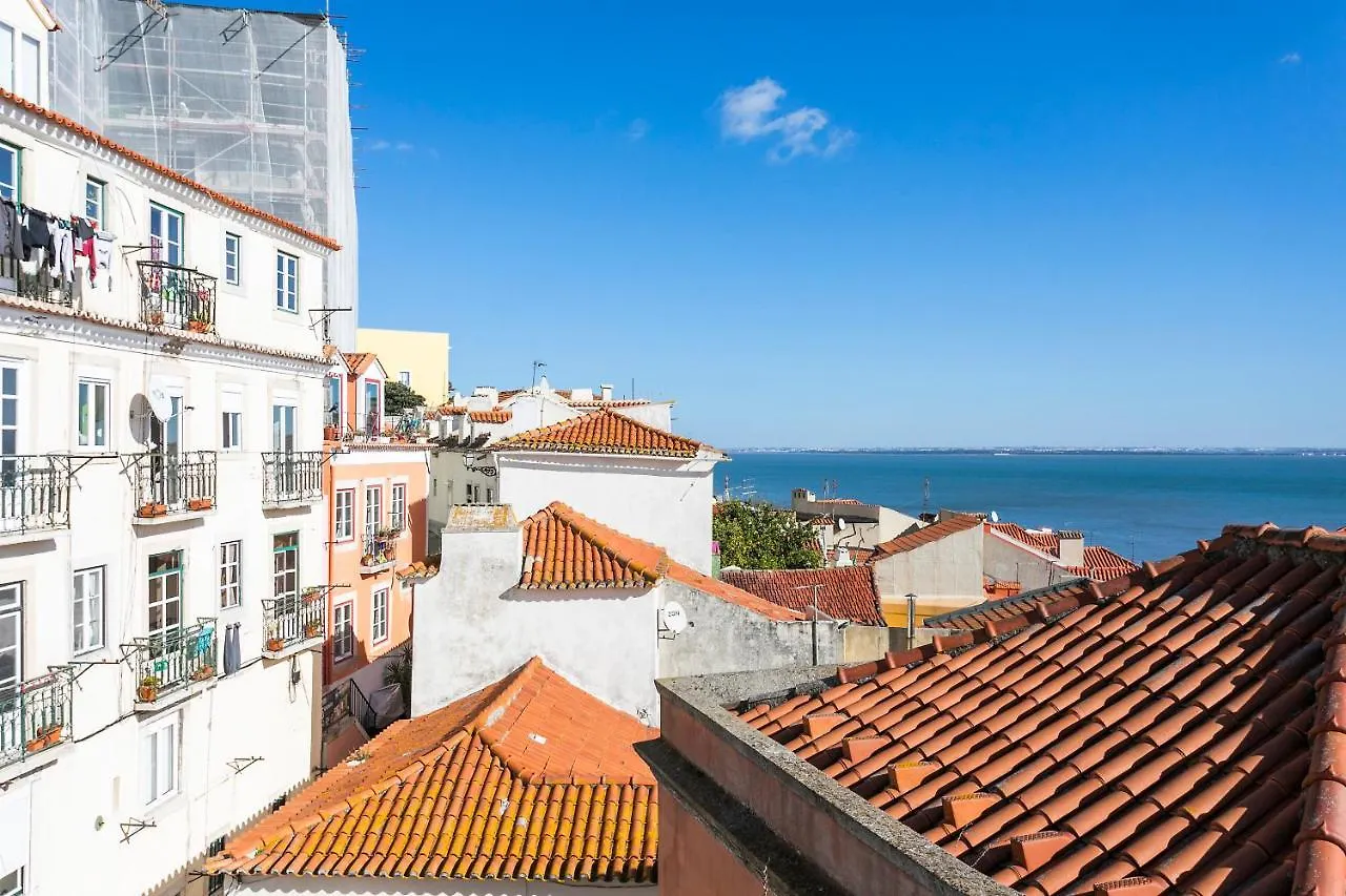 Cosy Alfama Hideout - With Rooftop Terrace Lisbon Apartment